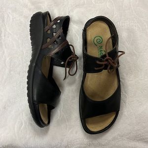 Naot “mangere” in pecan brown